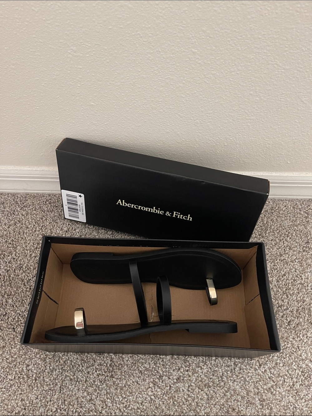 NWT Abercrombie & Fitch Toe Loop Hardware Sandal
